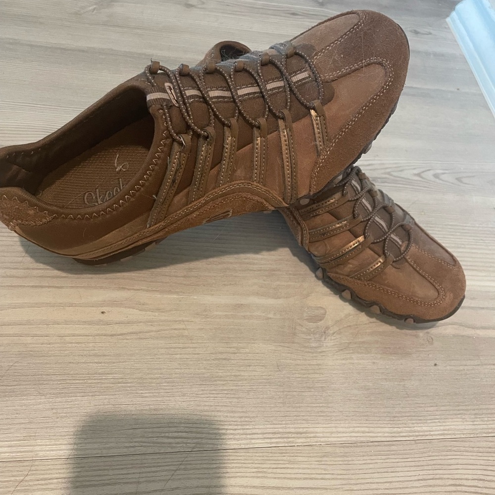 Skechers Brown Athletic Shoes with Sporty Leather Design